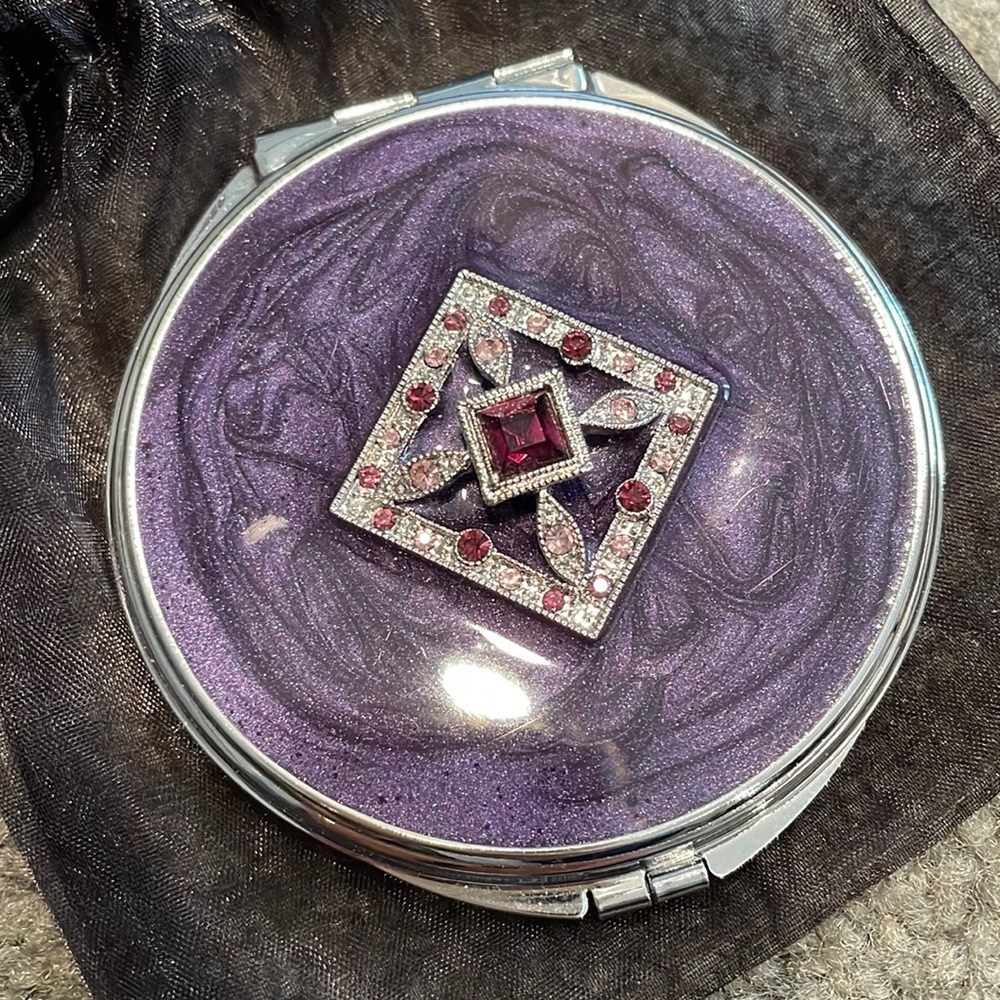 Spring street compact mirror